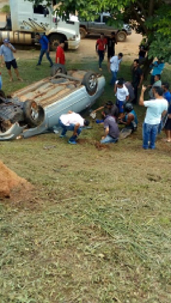 Corolla capota e idoso fica ferido prÃ³ximo de Sinop