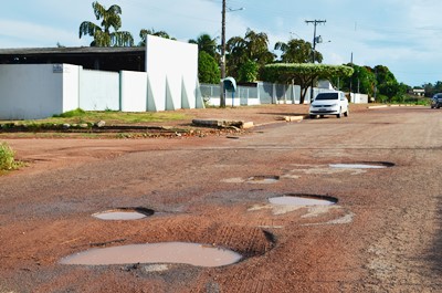 Rua de acesso ao Centro de Evangelismo de Peixoto estÃ¡ totalmente destruÃ­da