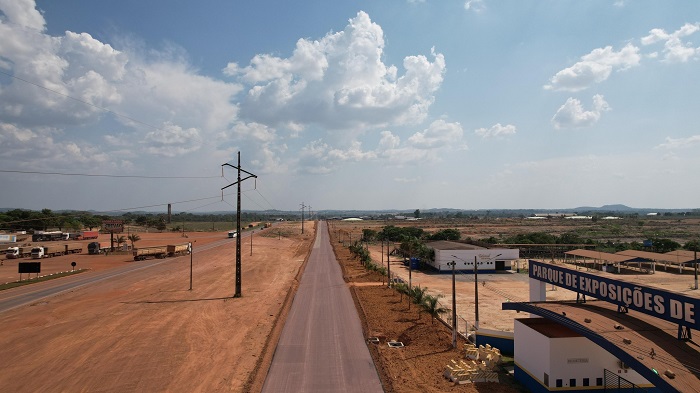 Obras de Pavimentação da paralela da BR-163 Parque de Exposições ao Frigorifico 